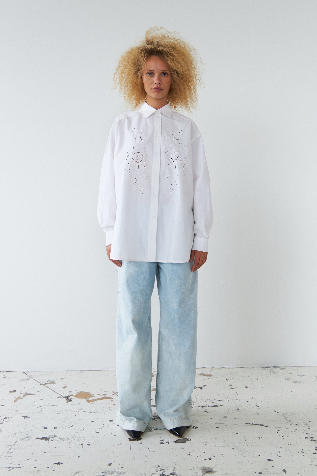 STELLA NOVA EMBROIDERY ANGLAISE SHIRT - WHITE