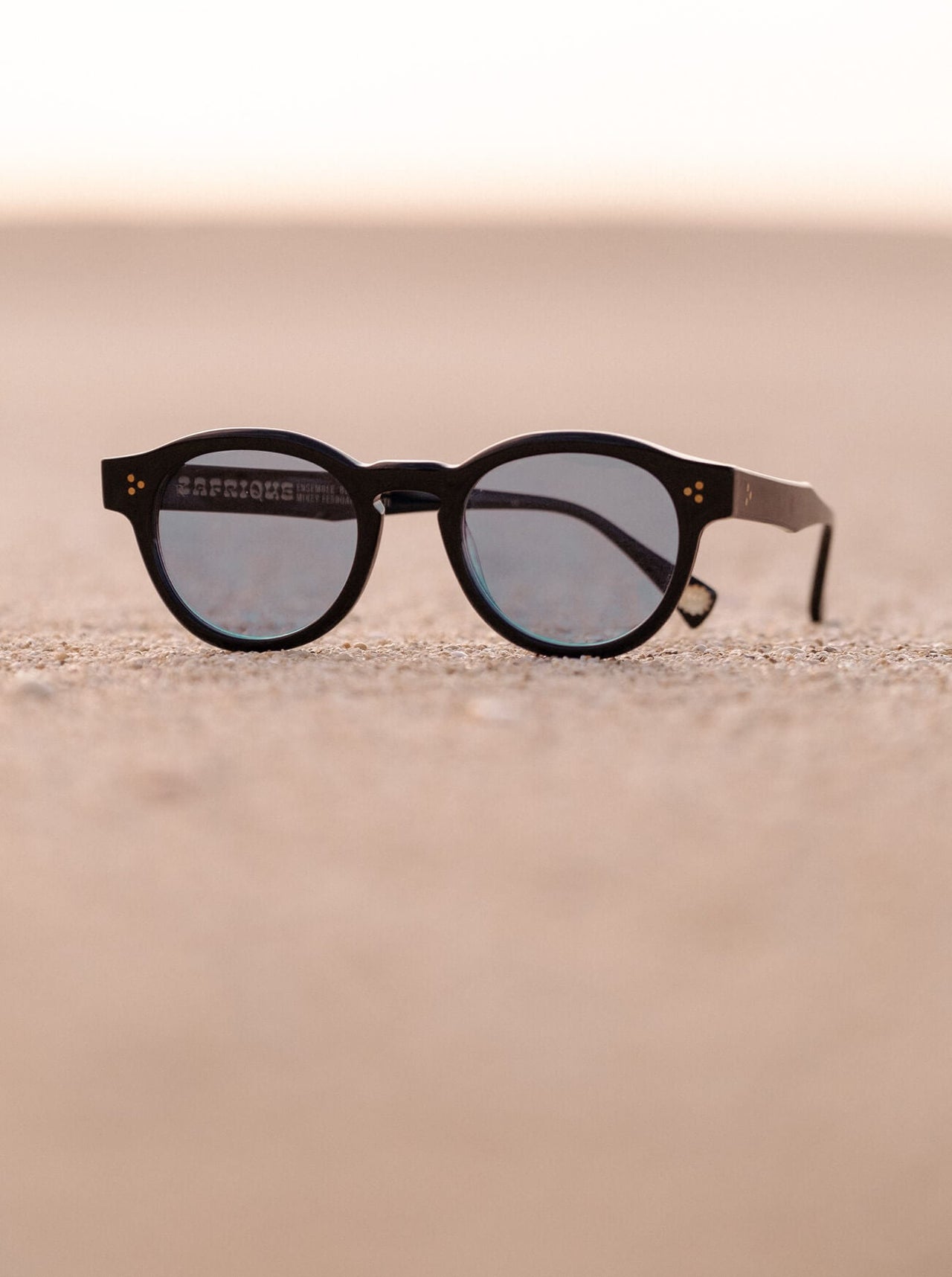 RAEN ZELTI SUNGLASSES - RECYCLED BLACK/BLUE