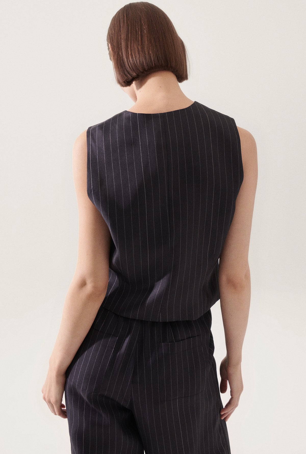 SILK LAUNDRY TWILL VEST - PINSTRIPE BLACK/WHITE