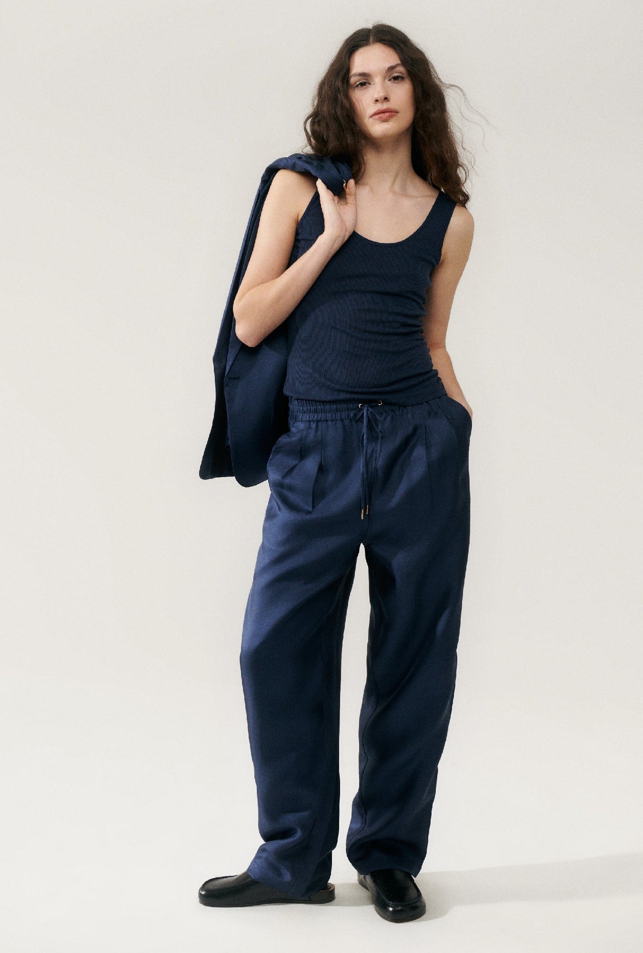 SILK LAUNDRY TWILL SLOUCH PANTS - MIDNIGHT